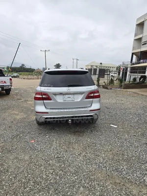 Mercedes-Benz M Class ML550 4MATIC 4dr SUV AWD (4.7L 8cyl Turbo 7A)
