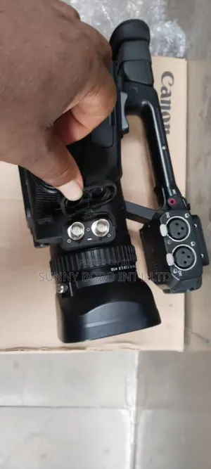 Canon Xf105