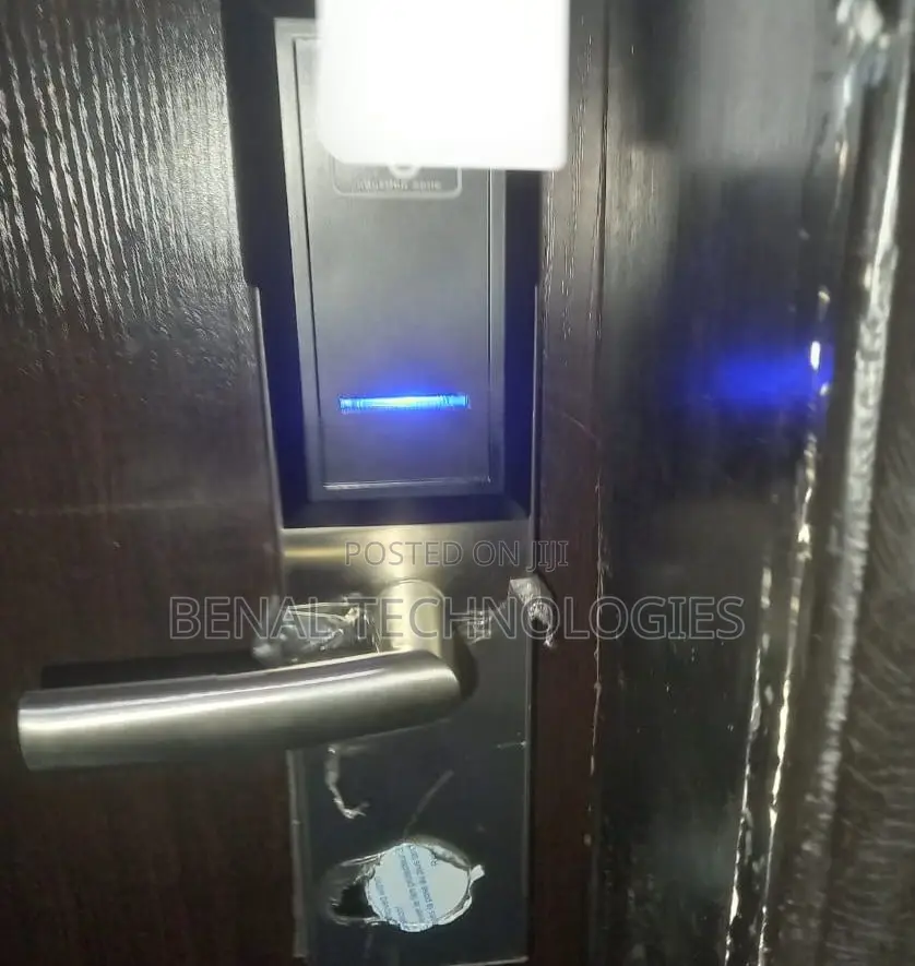 Friendly Front Desk Solution:Card Locks Easy Hotel Software