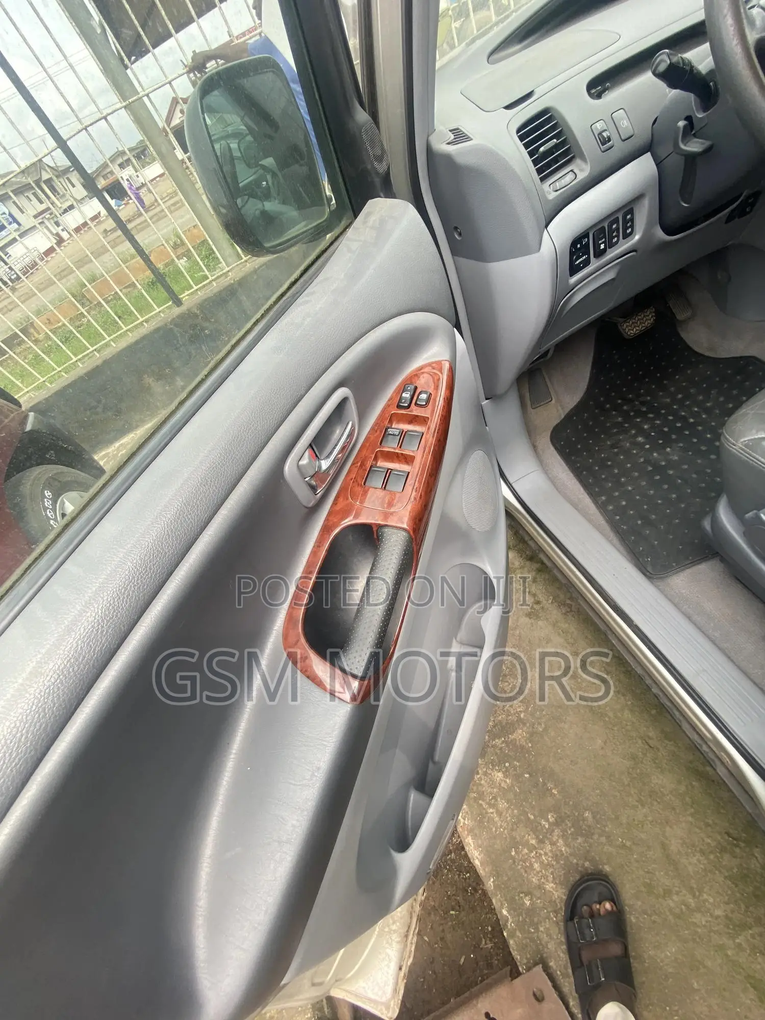 Toyota Previa Automatic 2005 Gray