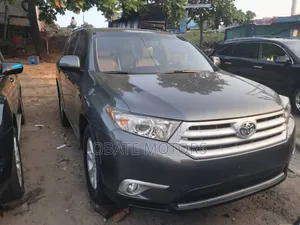 Toyota Highlander Limited 2012 Gray