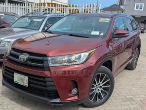 Toyota Highlander SE 4x4 V6 (3.5L 6cyl 8A) 2017 Burgundy