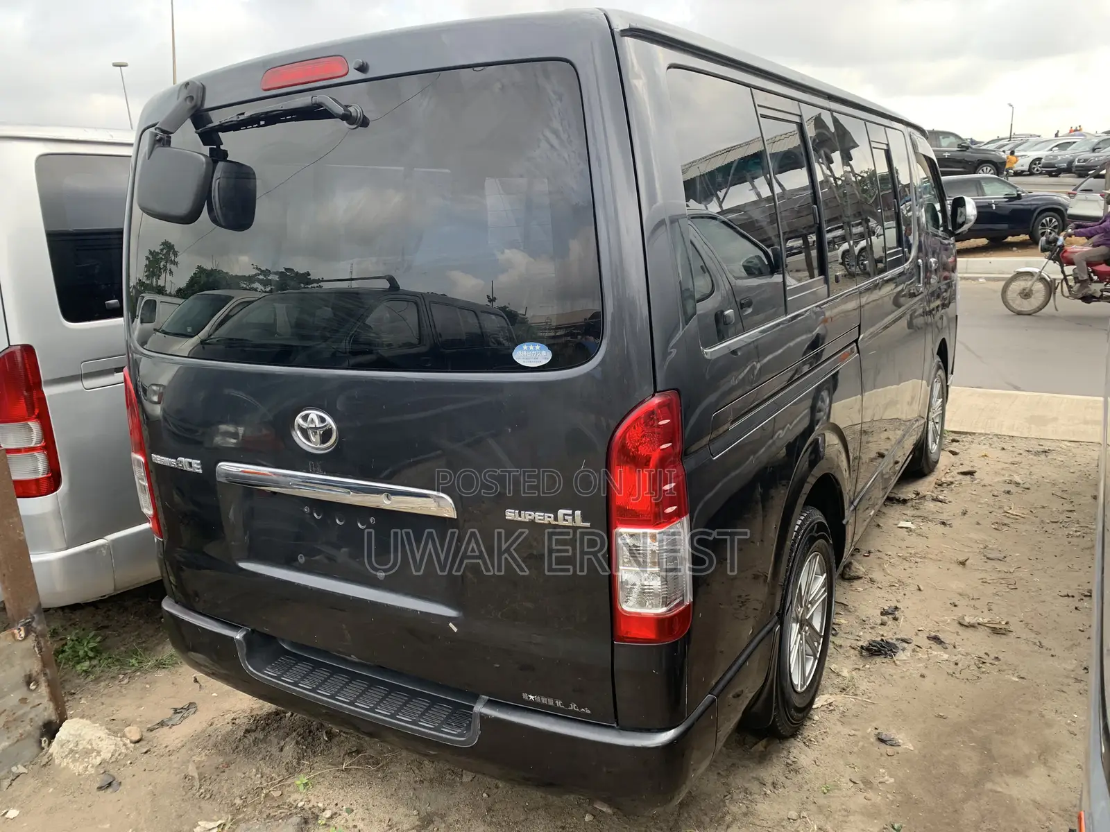 Toyota HiAce 2011 Black
