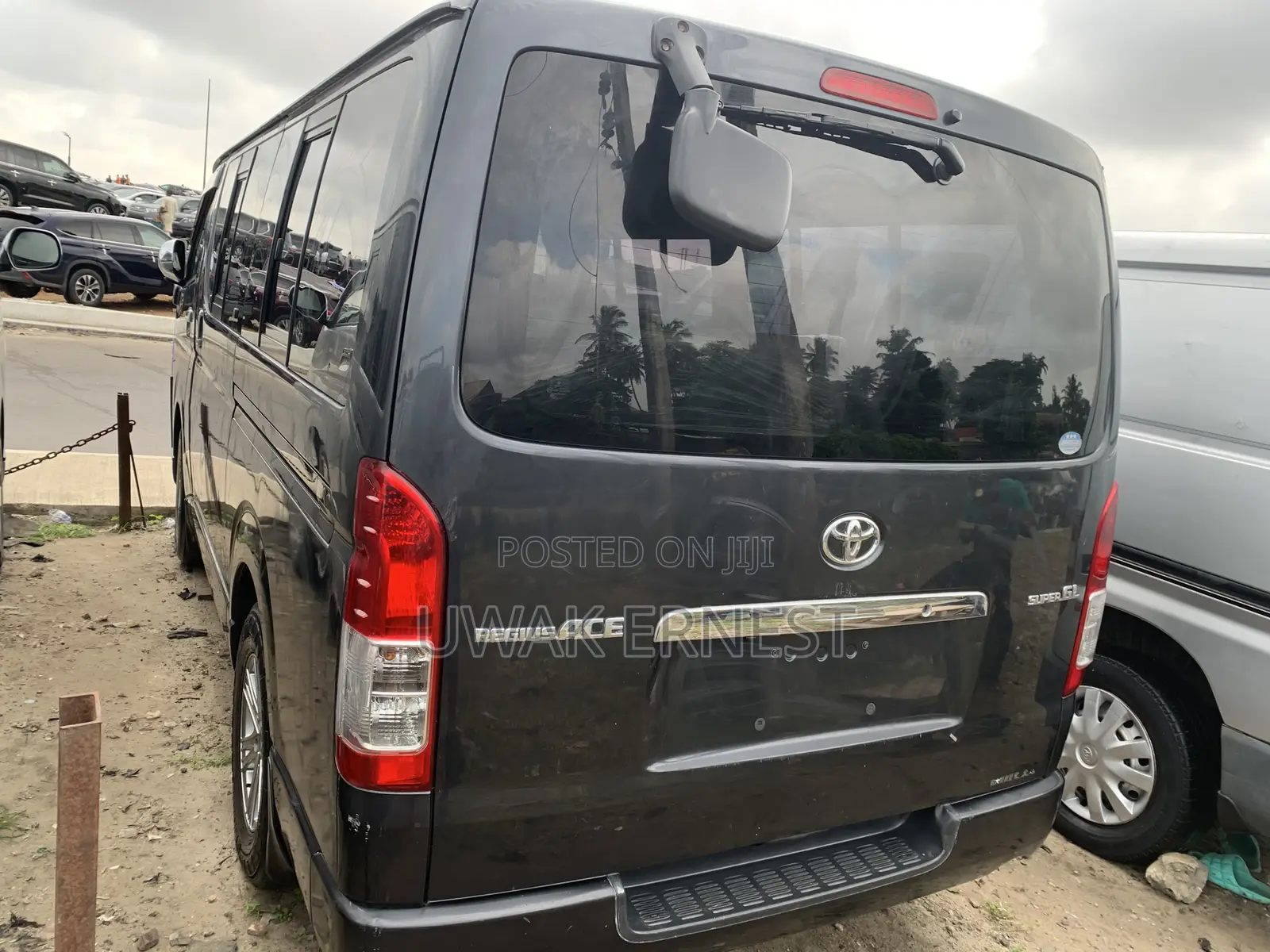 Toyota HiAce 2011 Black