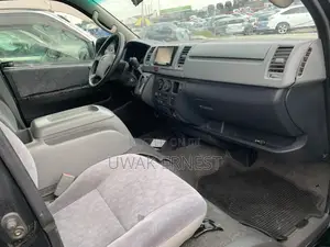 Toyota HiAce 2011 Black