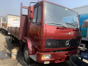 Very Clean Mercedes 814 Truck