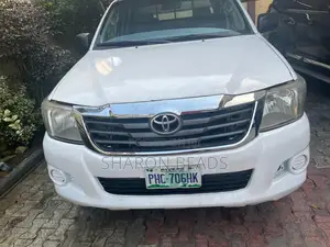 Toyota Hilux 2010 White
