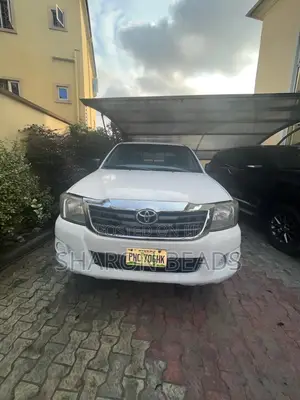 Toyota Hilux 2010 White
