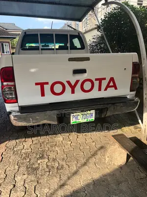 Toyota Hilux 2010 White