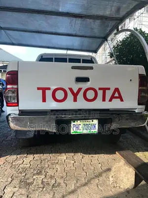 Toyota Hilux 2010 White