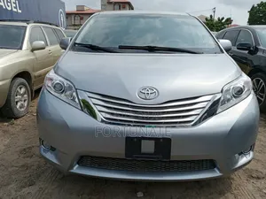 Toyota Sienna 2011