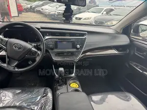 Toyota Avalon XLE 4dr Sedan (3.5L 6cyl 6A) 2015 Gold