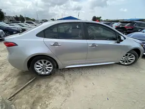 Toyota Corolla LE 2020 White
