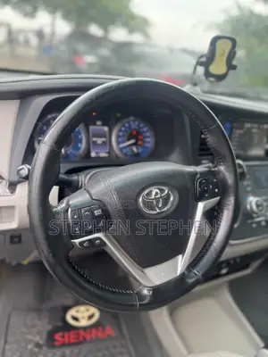 Toyota Sienna 2015 Silver