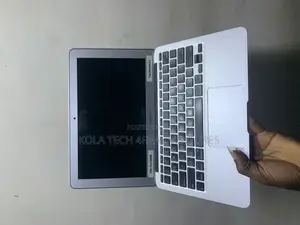 Laptop Apple MacBook Air 4GB Intel Core I5 SSD 128GB