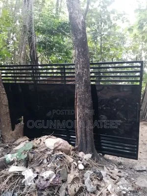 Fineless Iron Gate