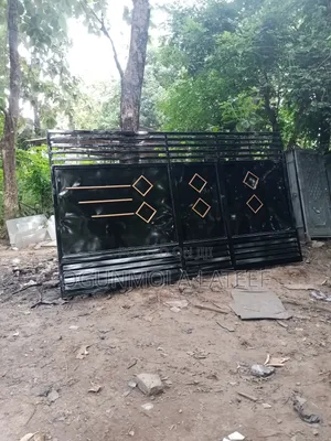 Fineless Iron Gate