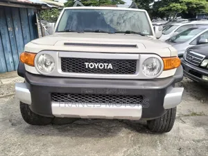 Toyota FJ Cruiser Base 4x4 2010 White