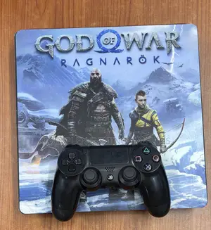 Ps4 Slim With 2 Pads and Games Inside