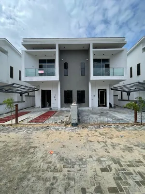 4bdrm Duplex in Chevron for sale