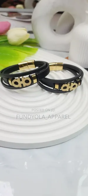 Fashionable Leather Hand Bracelet