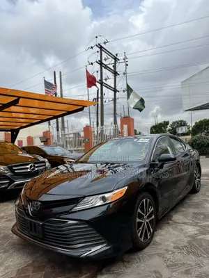 Toyota Camry XLE FWD (2.5L 4cyl 8AM) 2018 Black