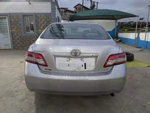 Toyota Camry LE 4dr Sedan (2.5L 4cyl 6A) 2011 Silver