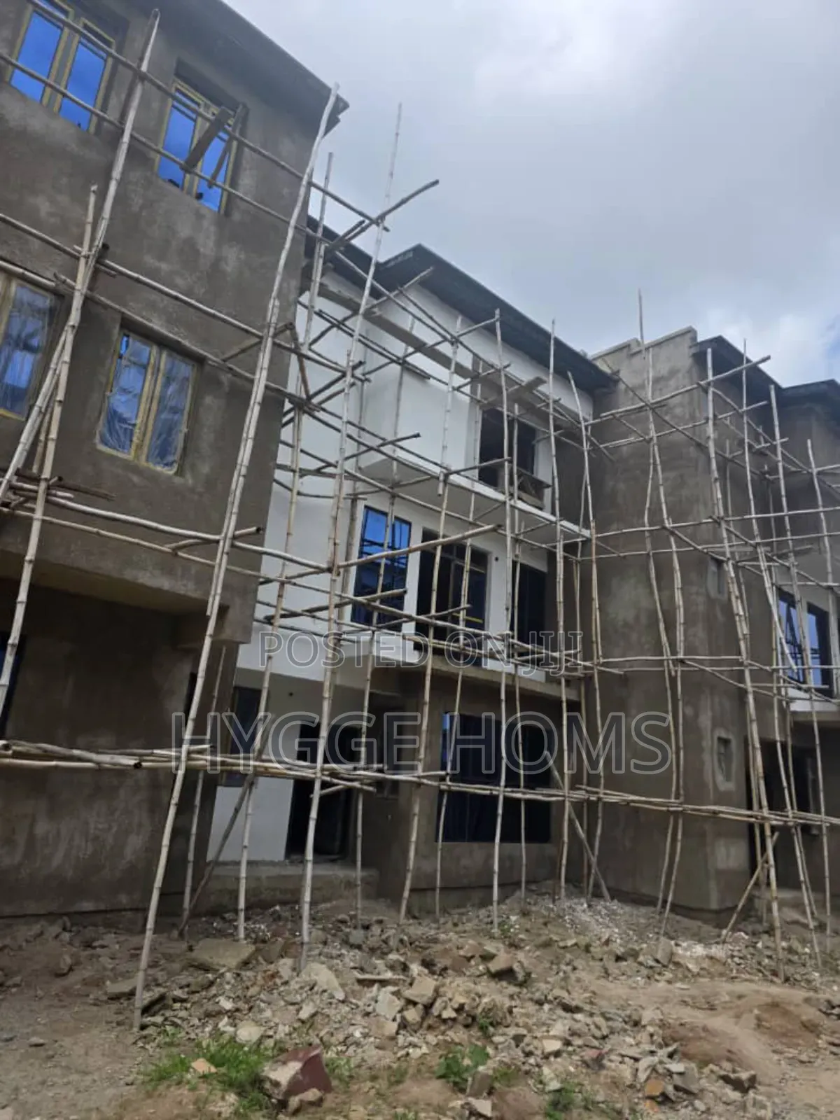 4bdrm Townhouse/Terrace in Ogba Gra