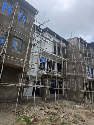 4bdrm Townhouse/Terrace in Ogba Gra