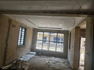 4bdrm Townhouse/Terrace in Ogba Gra