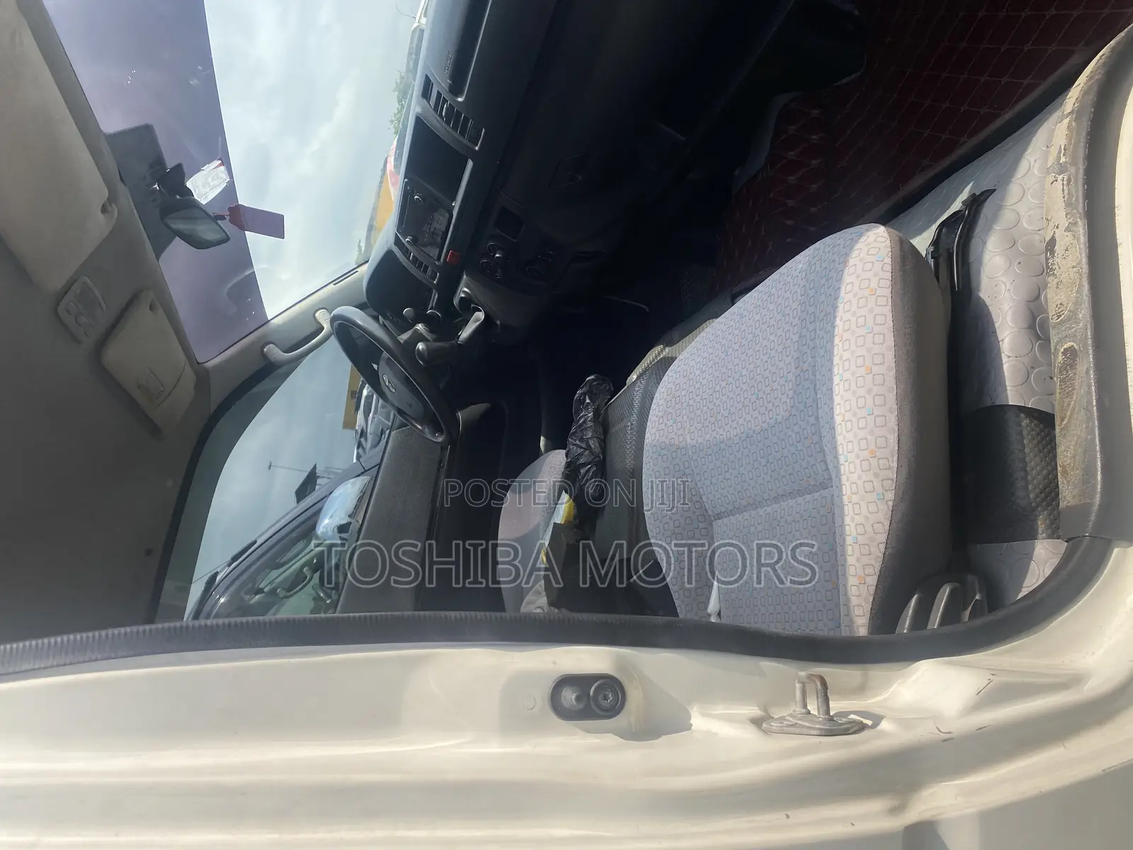 Toyota HiAce 2015 White