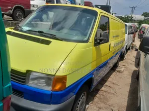 Volkswagen Transporter 2004 Yellow
