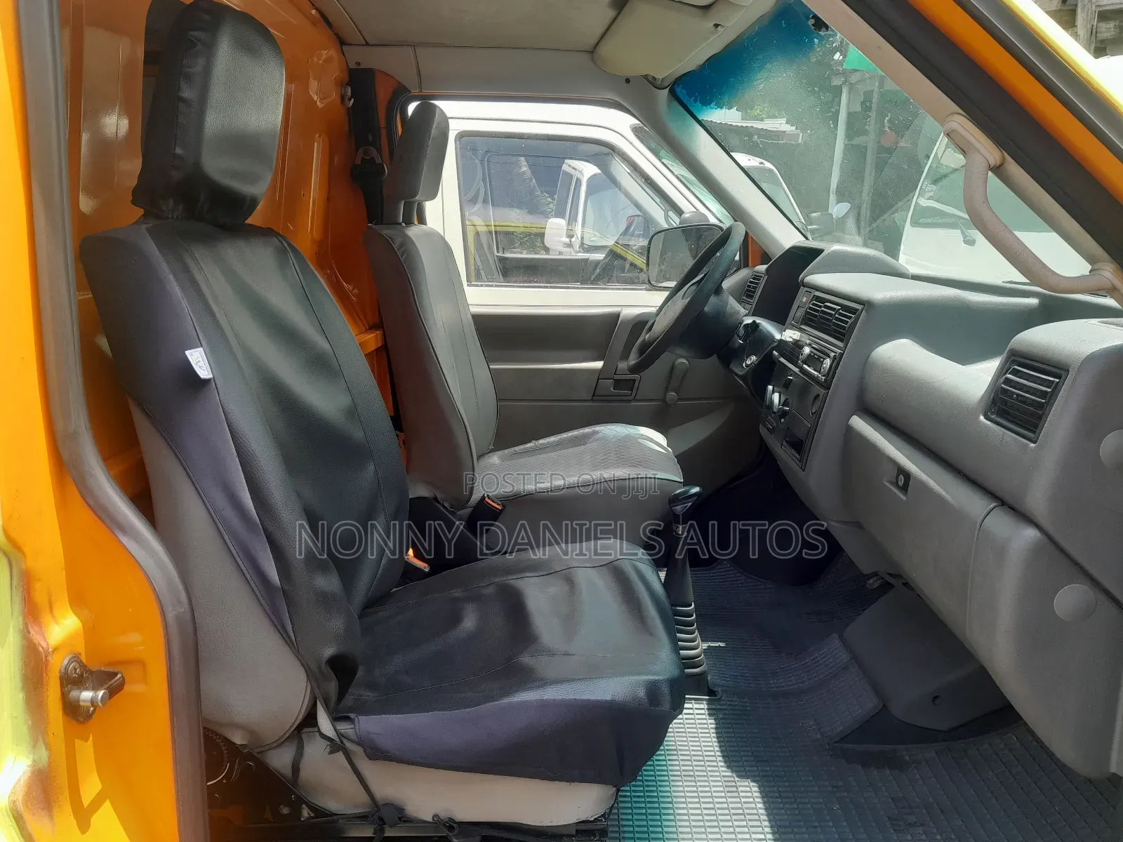Volkswagen Transporter 2004 Yellow