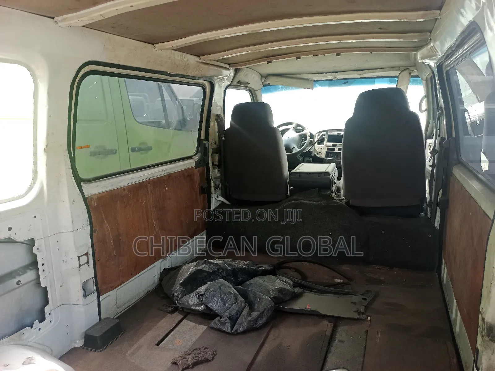 Nissan Caravan (Urvan) 2010 White