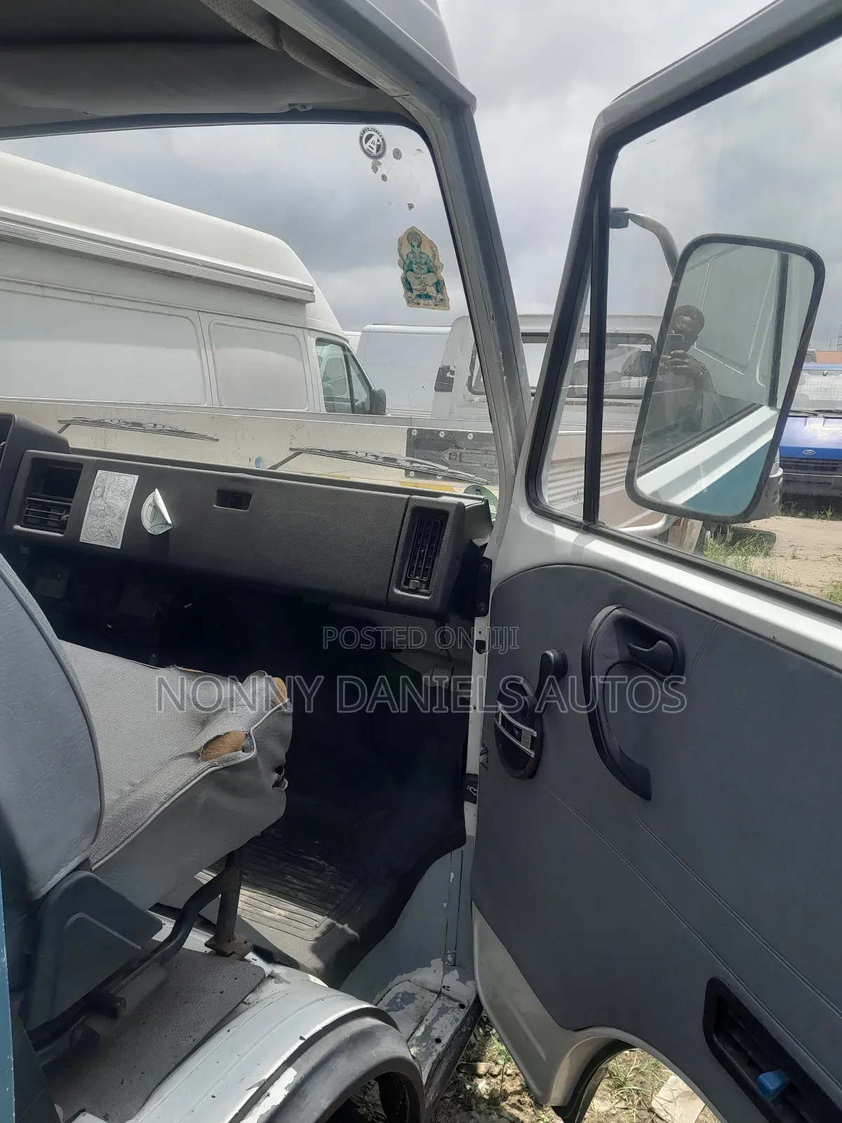 Volkswagen LT 2000 White