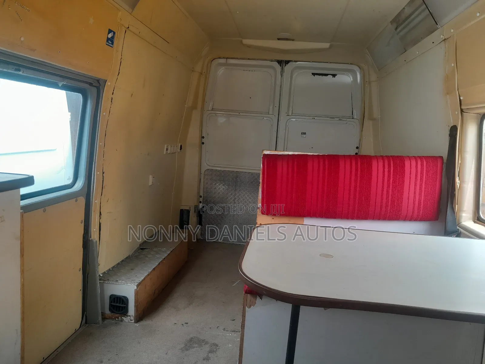 Volkswagen LT 2000 White