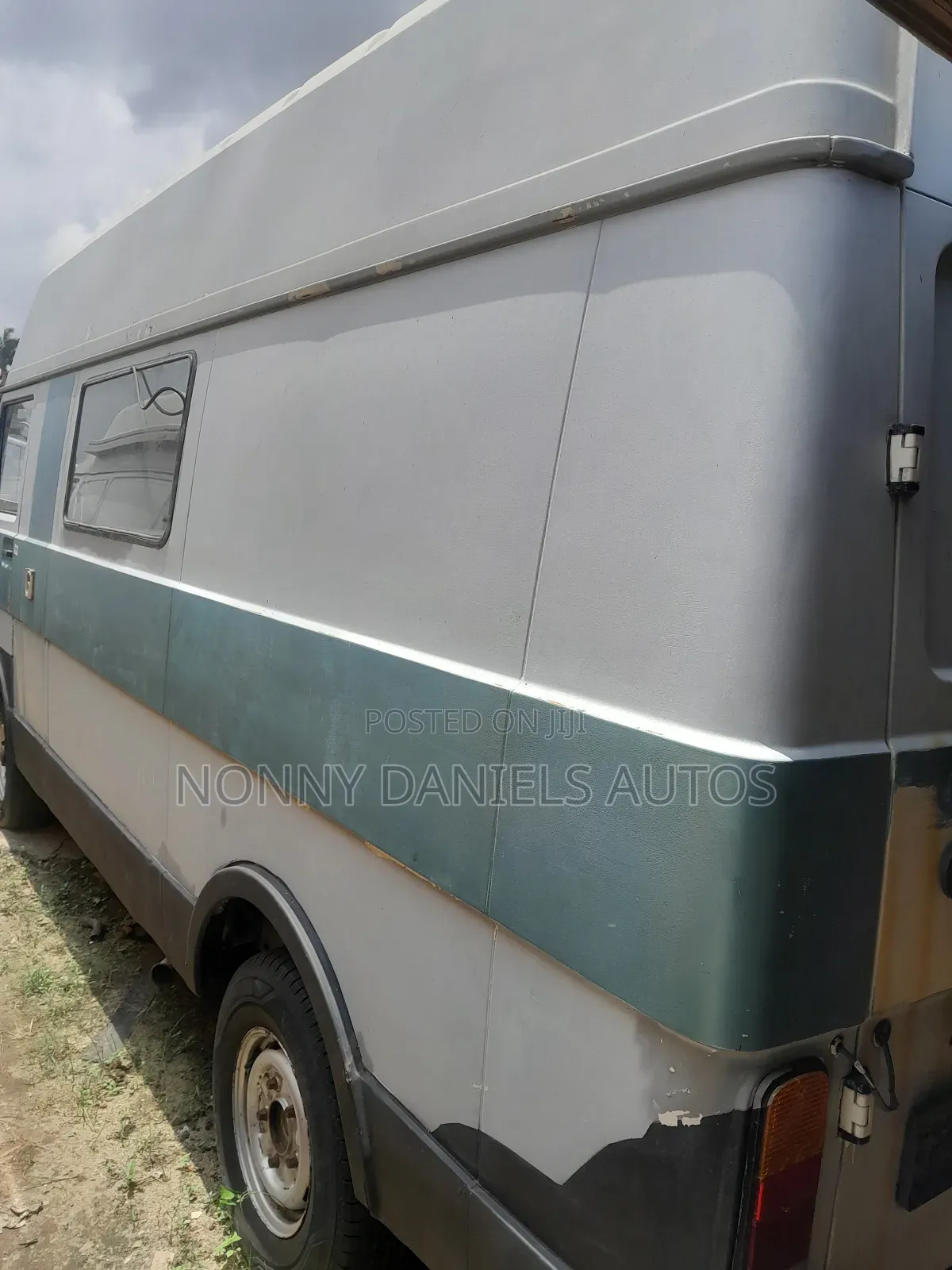 Volkswagen LT 2000 White