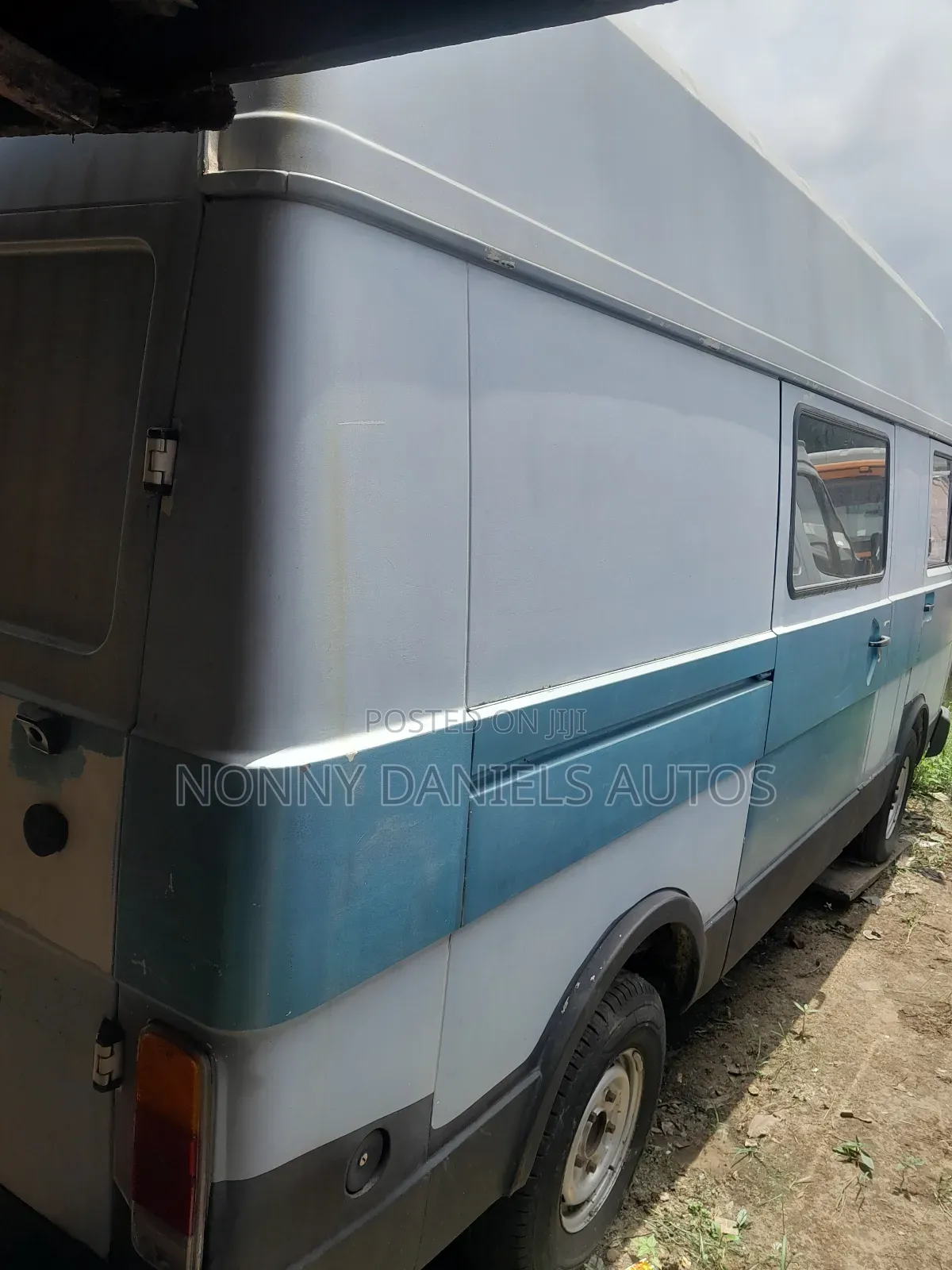 Volkswagen LT 2000 White