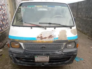 Toyota HiAce 2010