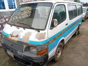 Toyota HiAce 2010
