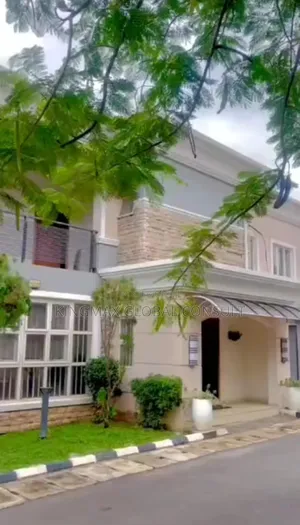 4bdrm Duplex in Utako District for sale