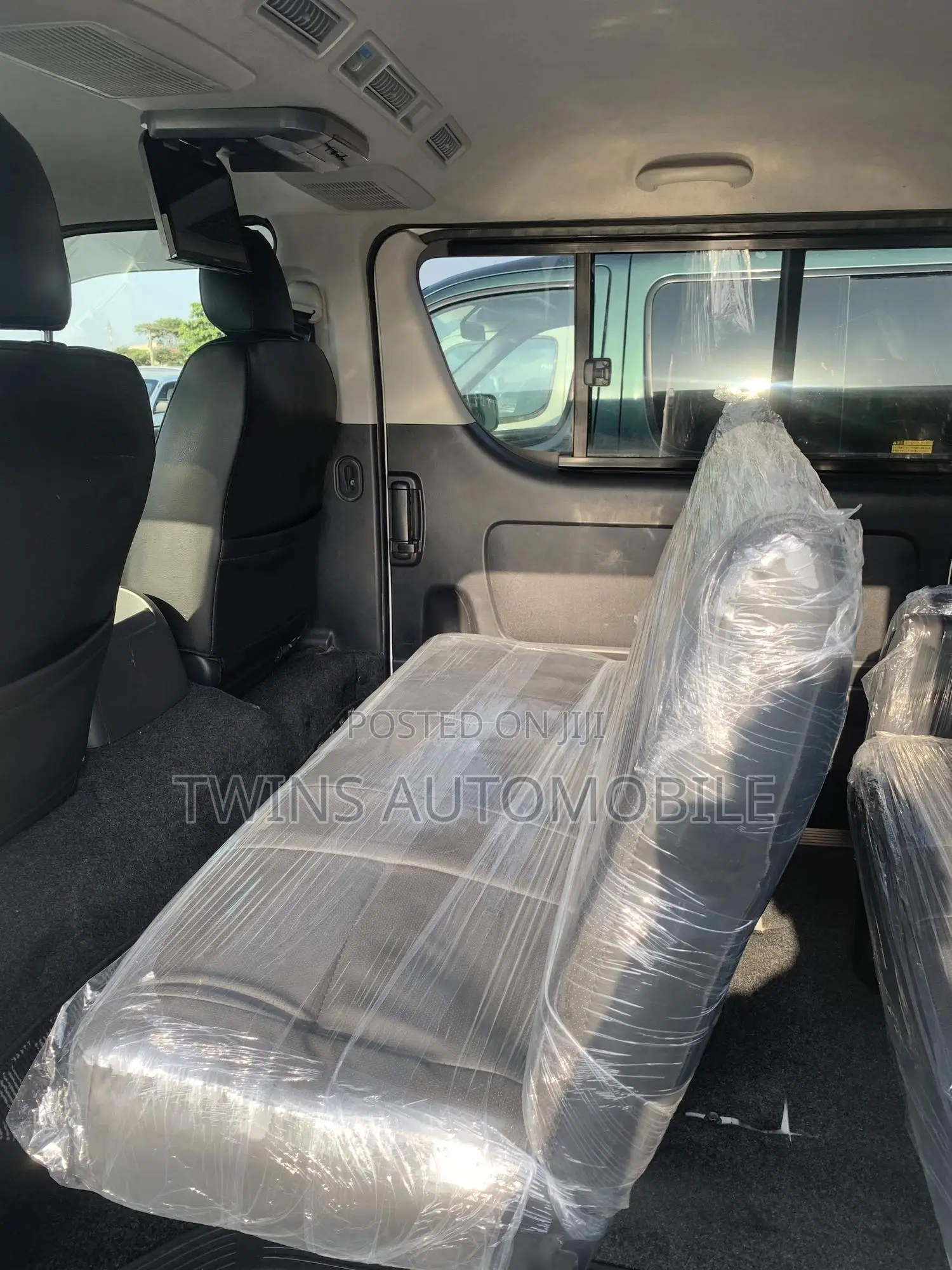 Toyota HiAce 2013 White