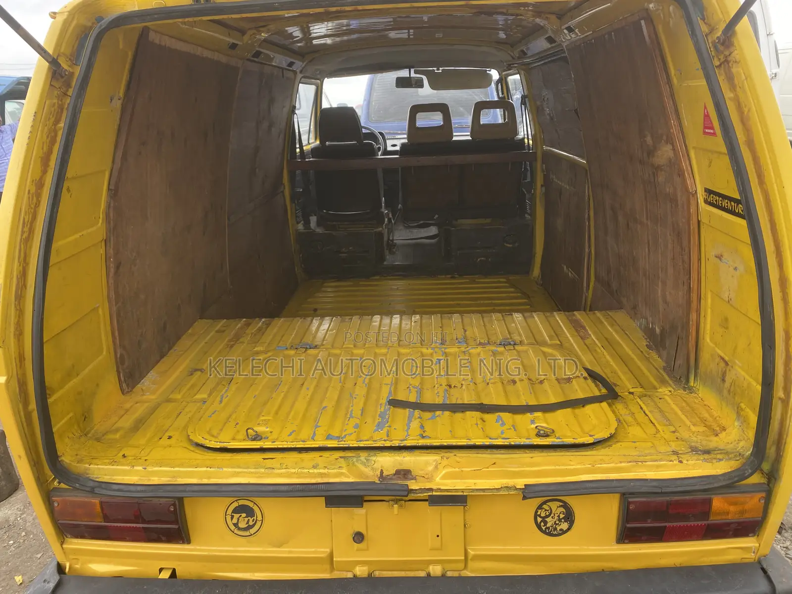 Volkswagen LT 2000 Yellow