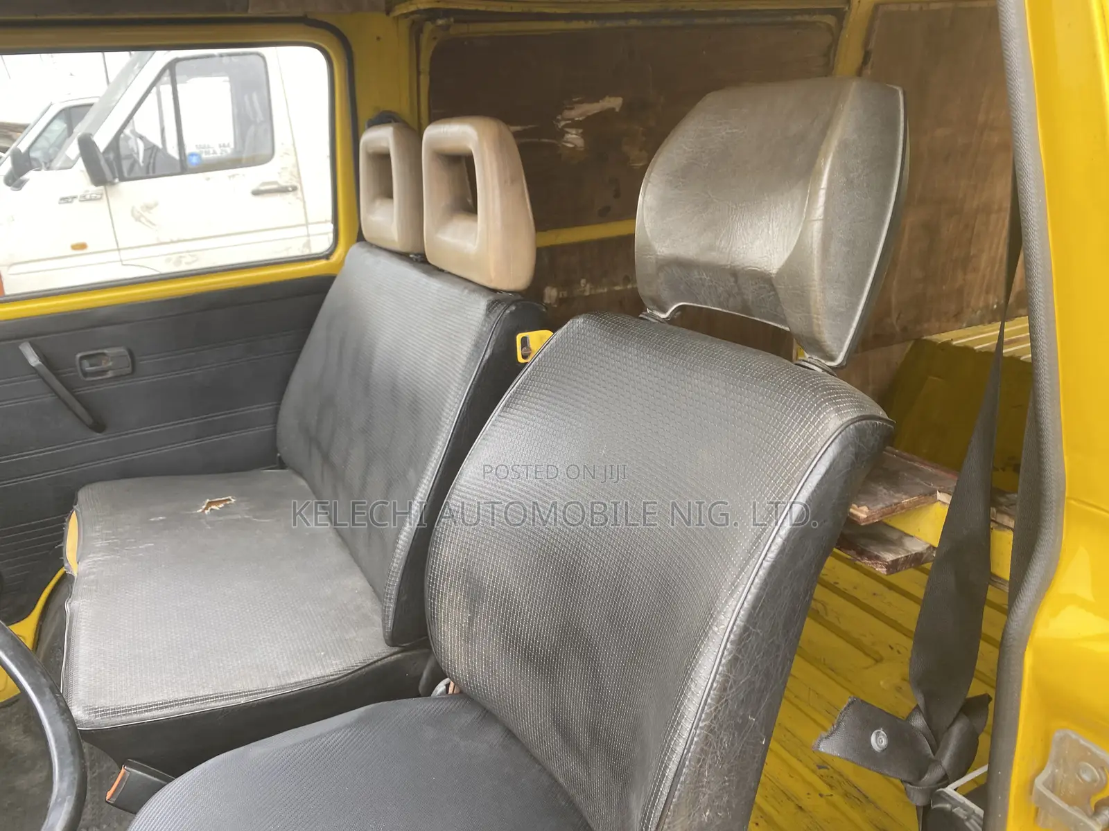 Volkswagen LT 2000 Yellow