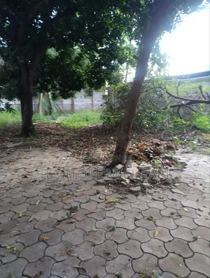 5bdrm Bungalow in Wuse 2 for sale