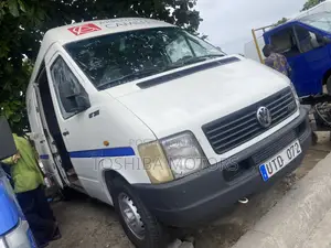 Volkswagen LT 2000 White