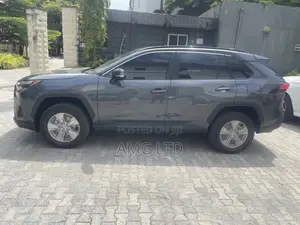 Toyota RAV4 XLE AWD 2024 Gray