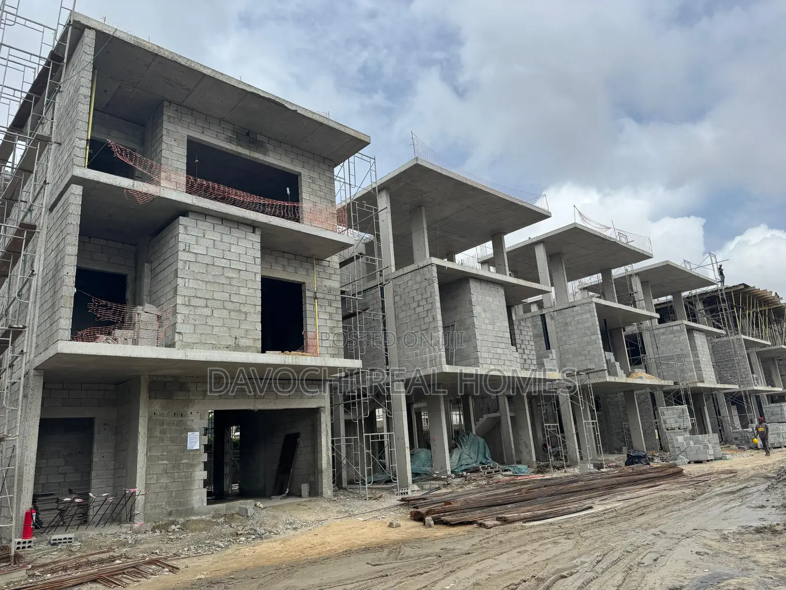 Luxurious 5 Bedroom Fully Detached Duplex
