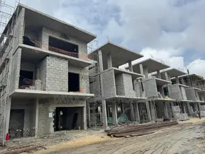 Luxurious 5 Bedroom Fully Detached Duplex