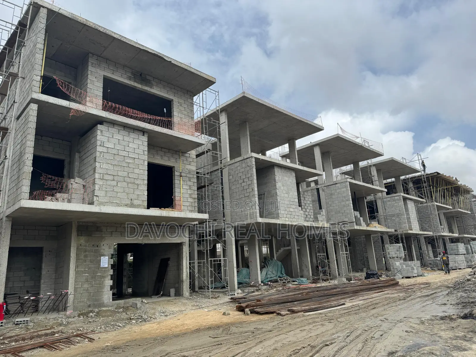 Luxurious 5 Bedroom Fully Detached Duplex